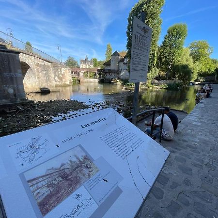 Les Pieds Dans L'Eau - Moret Centre Eksteriør billede