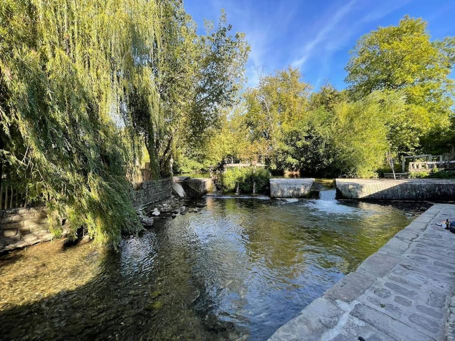 Les Pieds Dans L'Eau - Moret Centre Eksteriør billede