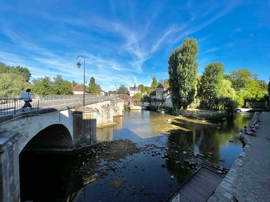 Les Pieds Dans L'Eau - Moret Centre Eksteriør billede